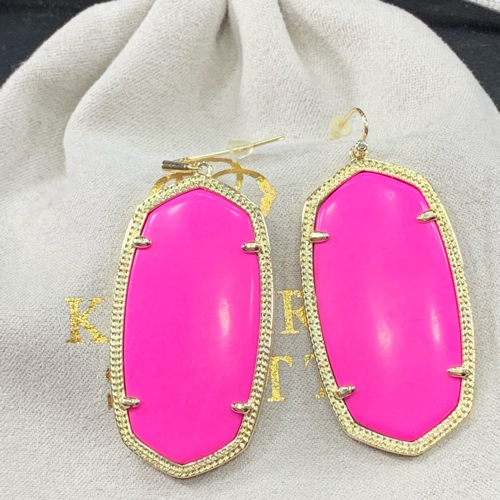 Kendra Scott Gold Danielle Drop Earrings in Magenta Magnesite